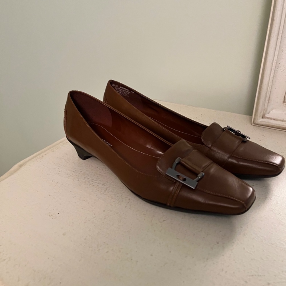Naturalizer Brown Low Heel Pumps size 8m
